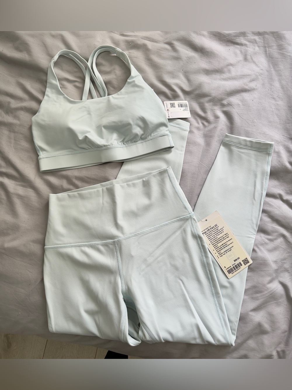 LULULEMON SET! Nwt* size 6
Sports Bra & High-Waist Leggings